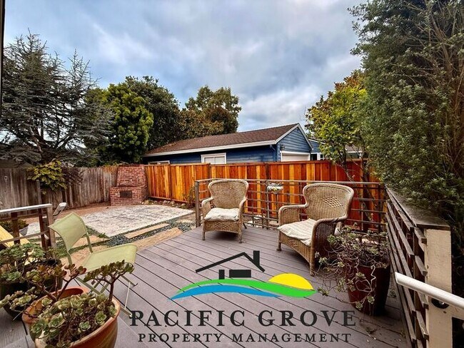 Building Photo - Pacific Grove 2-bedroom , 2 bath. Prime Walk to Town Location!