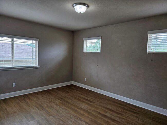 Building Photo - 360 Quarry Ln