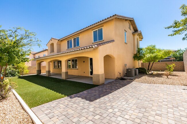 Building Photo - 12056 La Palmera Ave
