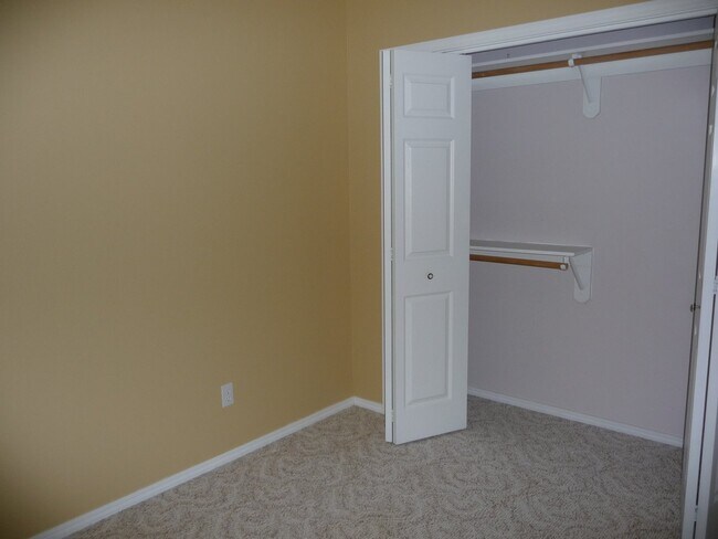 Building Photo - Spacious, West Salem Home