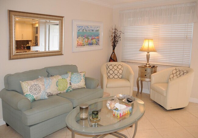 Building Photo - 3216 NE 13th St