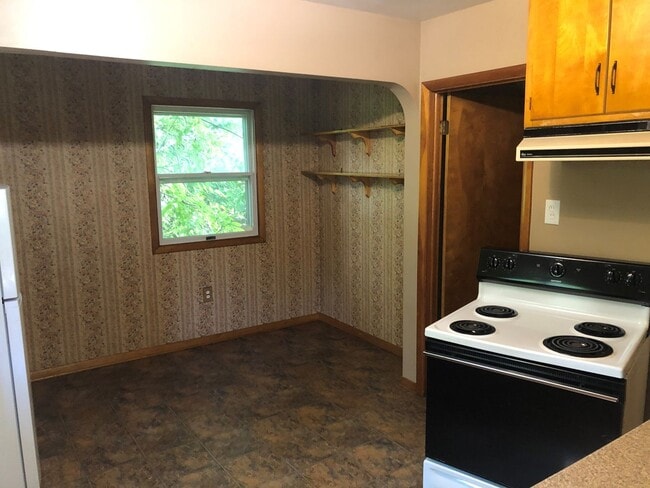 Building Photo - Spacious 3-Bedroom Home for Lease Goodyear...