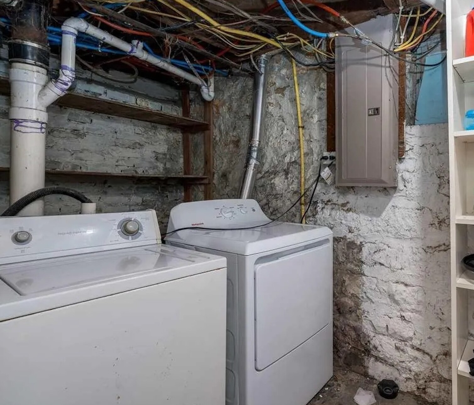 Building Photo - 610 E Vine St