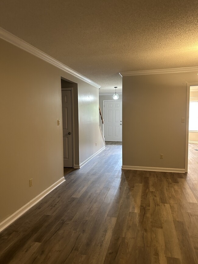 Building Photo - 246 Woodcastle Dr