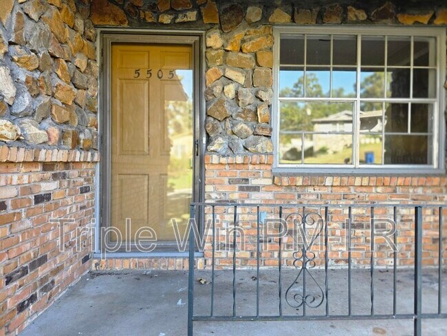 Building Photo - 5505 Crescent Dr