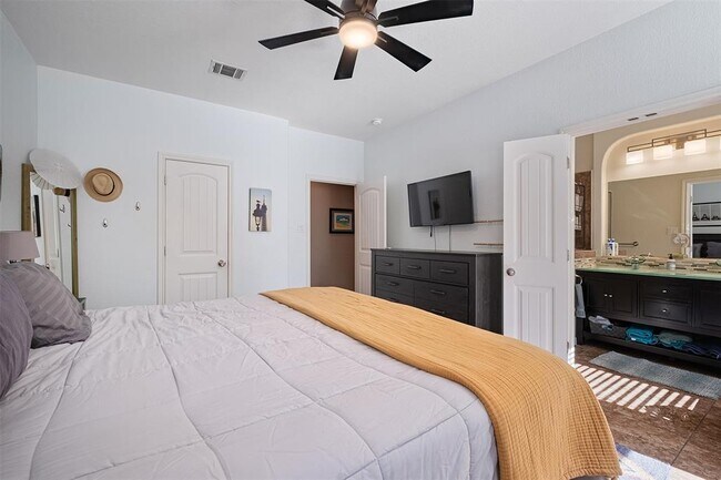 Building Photo - 2317 Amur Dr