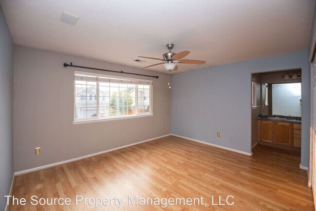 Building Photo - 2 br, 2.5 bath House - 1020 Fenwick Dr
