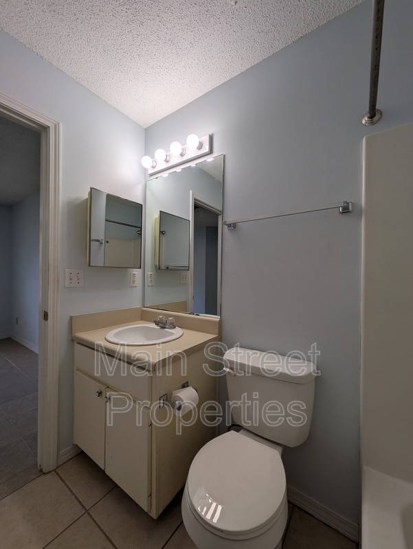 Building Photo - 3359 Greenbriar Circle