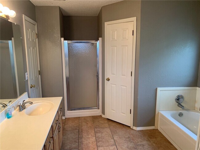 Building Photo - 1302 N Flamingo Rd