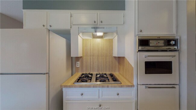 Building Photo - 1107 Braeswood Dr