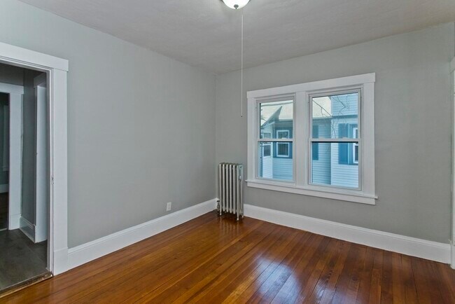 Building Photo - 54 Draper St