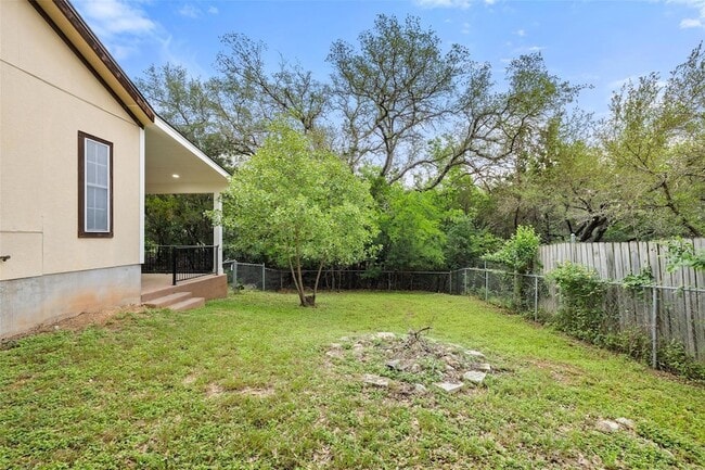 Building Photo - 1301 S Quinlan Park Rd