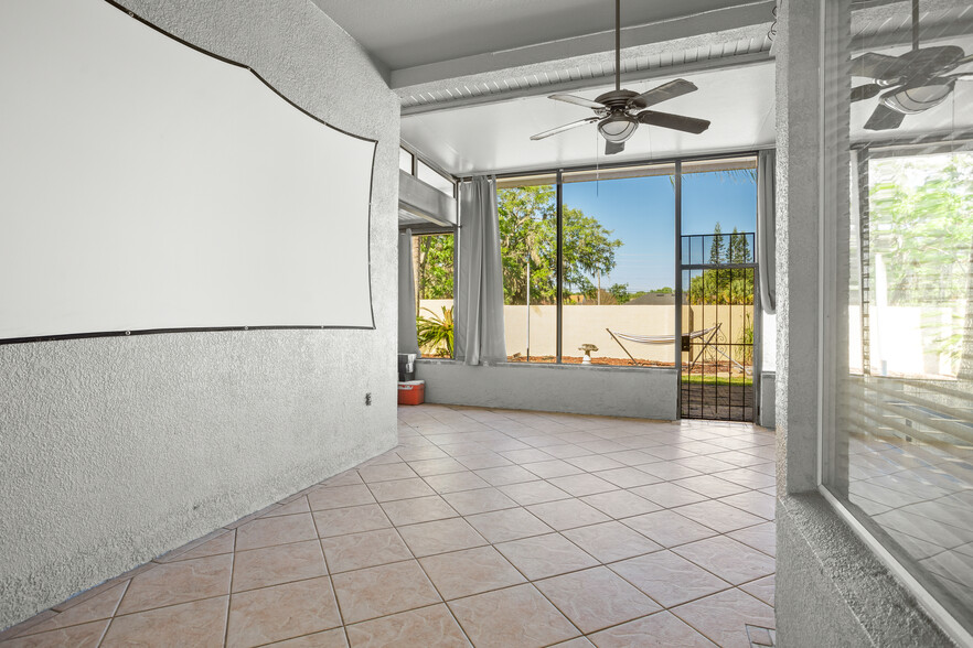 Building Photo - 2810 University Acres Dr