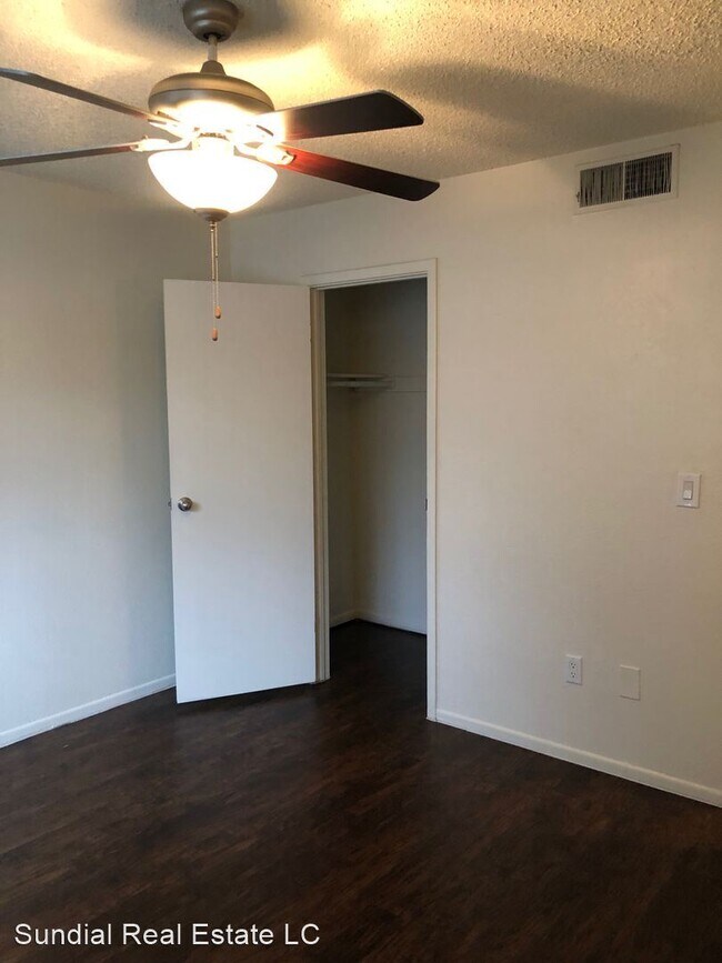 Building Photo - 1107 E University Dr