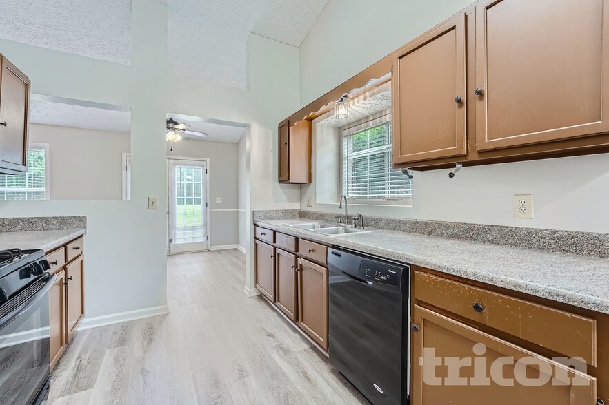 Building Photo - 4031 Daylily Way