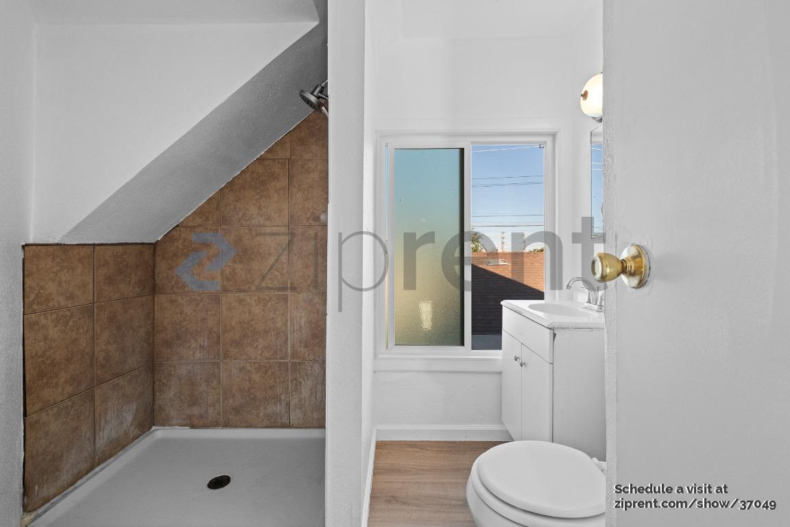 Building Photo - 1323 Monterey Ave