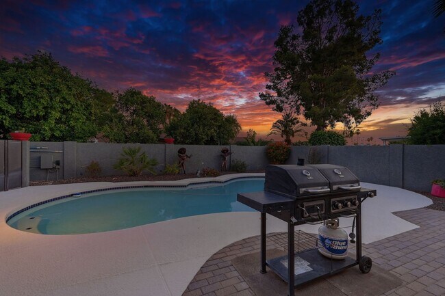 Building Photo - 4 Bed Home in Scottsdale Quarter!!