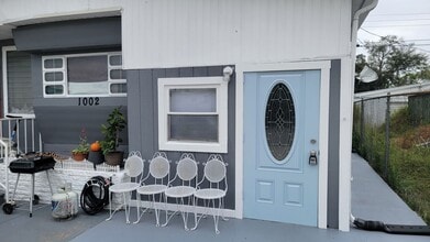 Building Photo - 1002 50th Ave Dr W