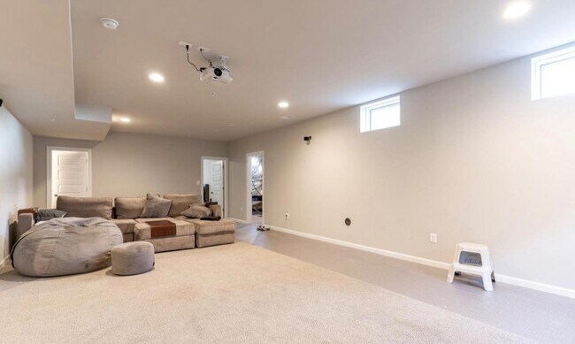 Building Photo - 6100 Oglethorpe Mill Dr