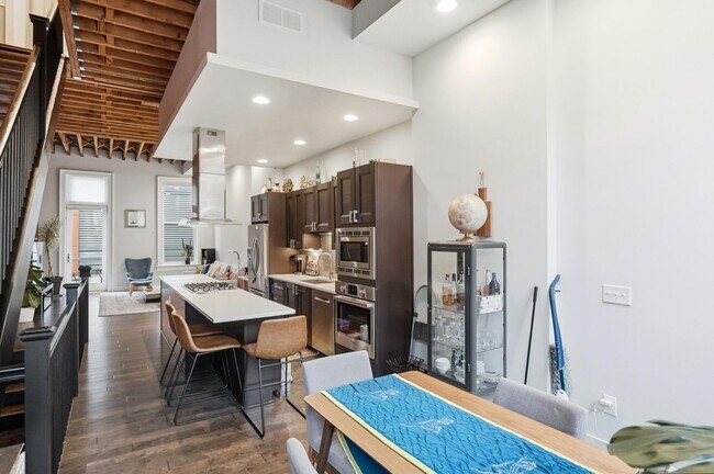 Building Photo - 408 Scott St