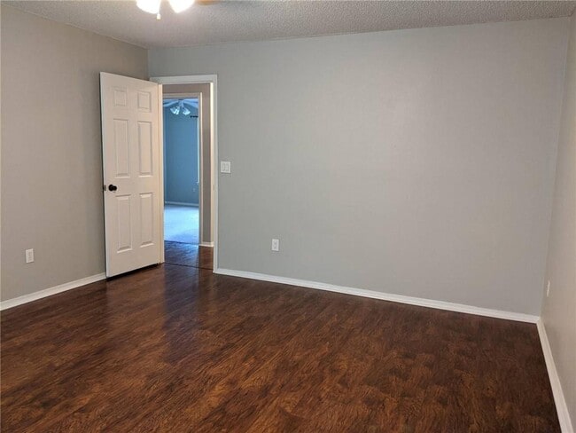 Building Photo - 13765 Apple Ln