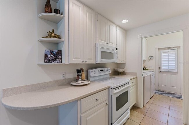 Building Photo - 1564 Napoli Dr W