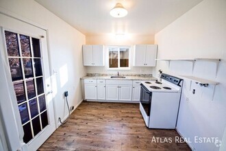 Building Photo - Recently remodeled 1 Bed 1 Bath Unit! Bran...