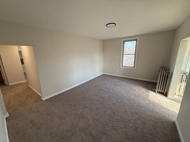 Building Photo - 1 Bedroom apartment with a bonus Den- Available today! - Price Reduced