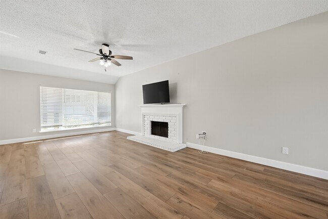 Building Photo - 21234 Park Willow Dr