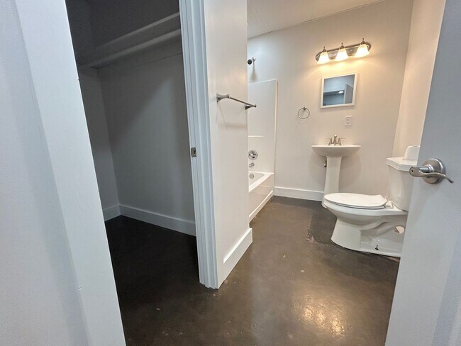 Building Photo - 3089 Pandapas Pond Rd