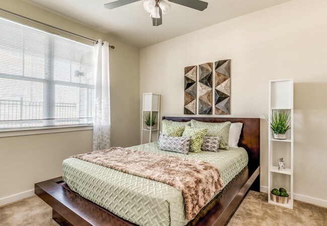 Building Photo - 1406 Columbus-203.64