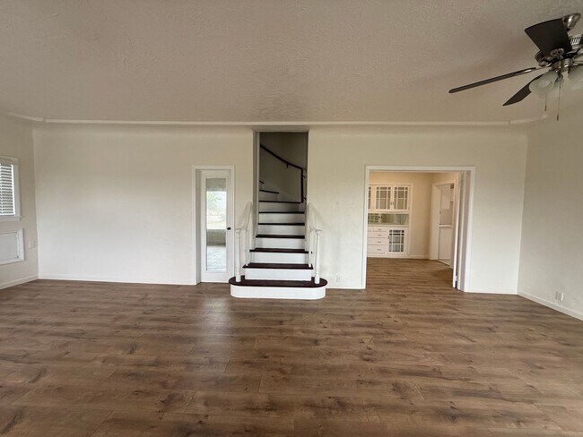 Building Photo - Country Home.  3 Bed 2 Bath