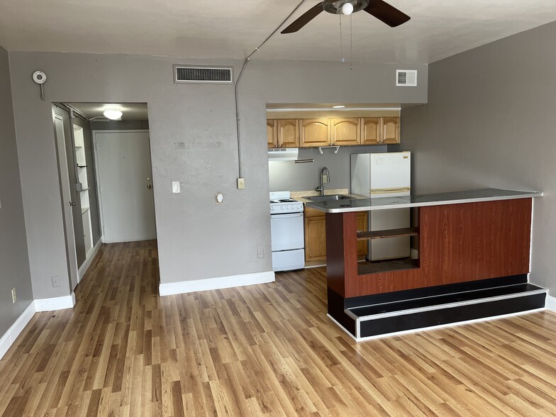 Building Photo - 311 W Ashley St