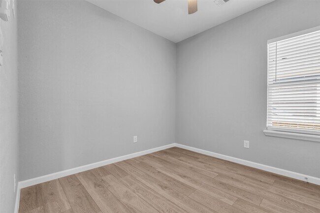 Building Photo - 4905 Paula St