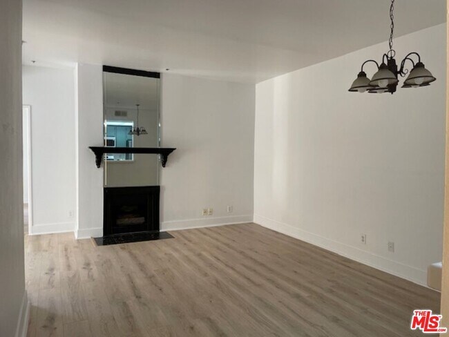 Building Photo - 525 S Berendo St