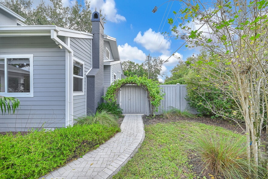 Building Photo - 150 NE 50th Ter