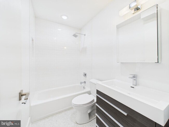 Building Photo - 2646 Manton St