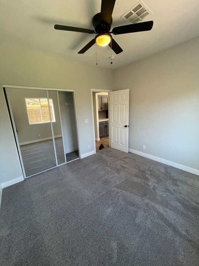 Building Photo - Beautiful 4 bedroom home located in the Shores