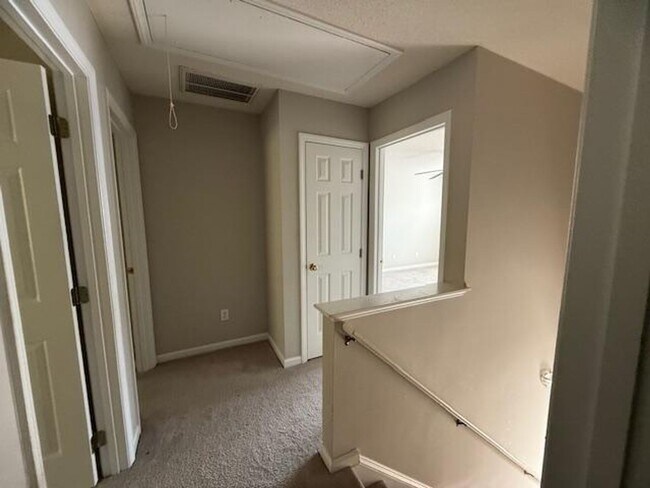 Building Photo - 500 Misty Groves Cir