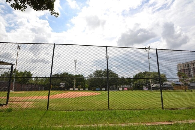 Building Photo - 1633 Castle Ct