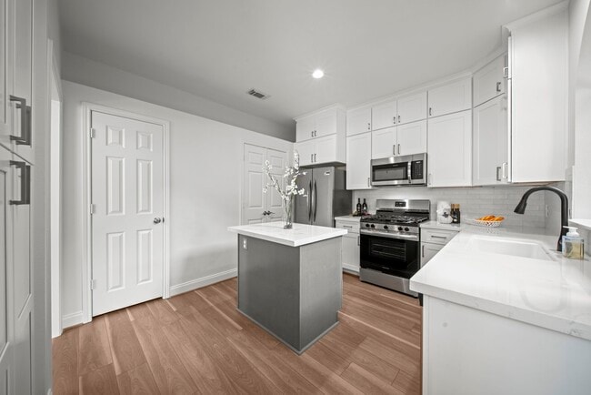 Building Photo - 45 N Lakeridge Cir