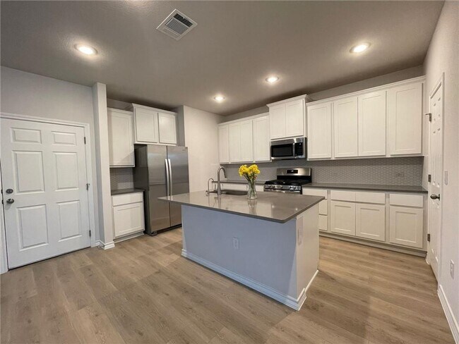 Building Photo - 5404 Cobalt Canopy Bend