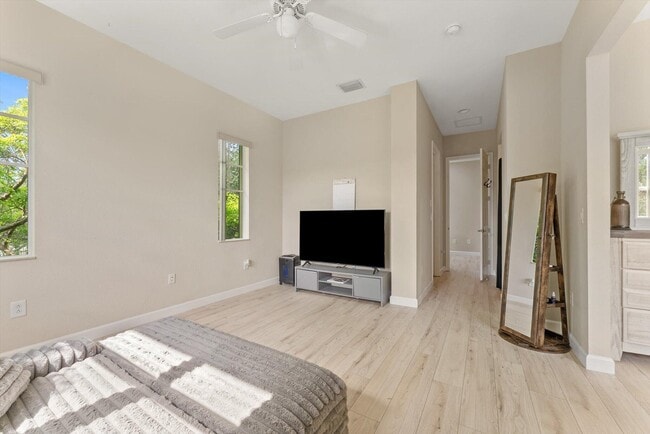 Building Photo - 6013 NW 118th Dr