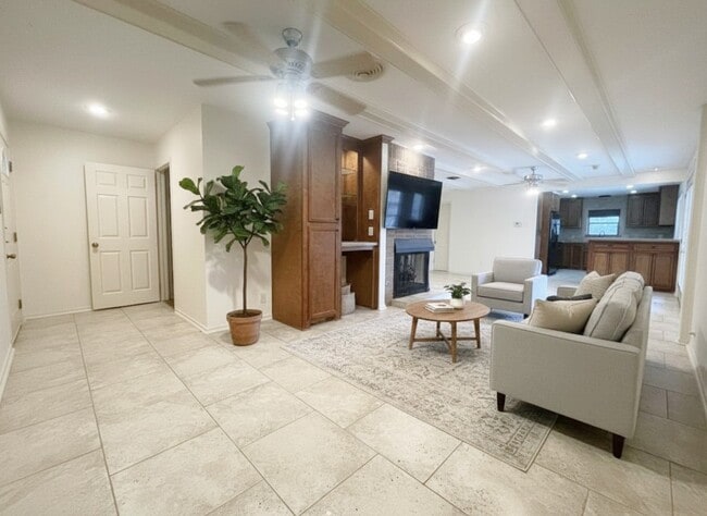 Building Photo - 9655 Meadowcroft Dr