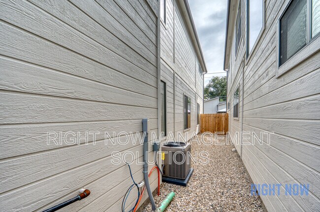 Building Photo - 2104 N 35th St