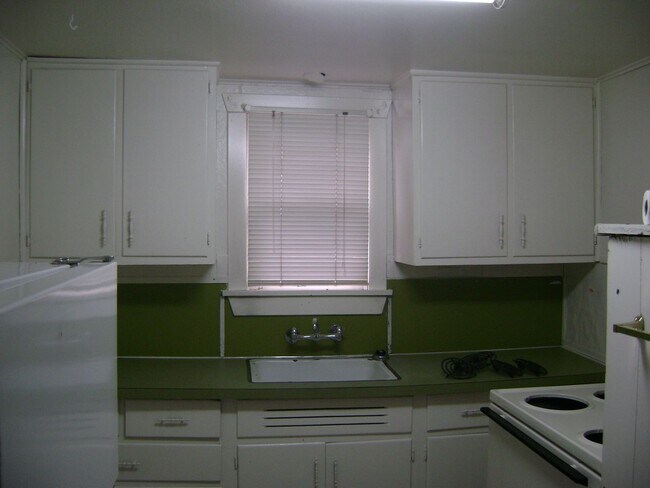 Building Photo - 515 1/2 2nd Street SE