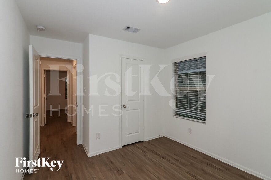 Building Photo - 3302 Aster Mdw Wy