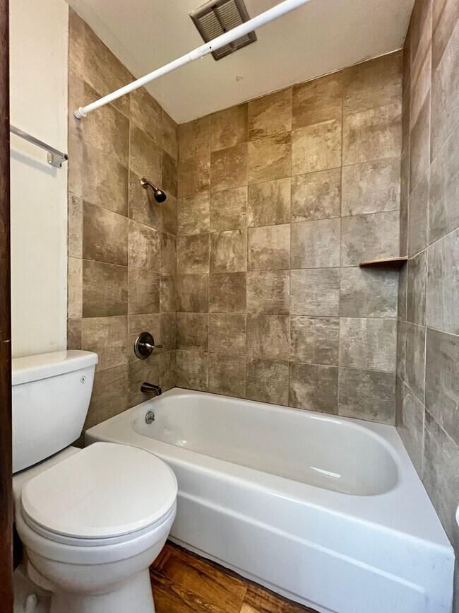 Building Photo - Dartmouth133 (KC-AM)