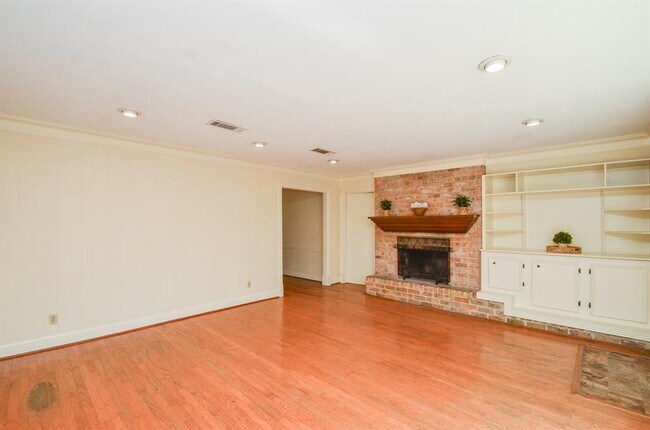 Building Photo - 6611 Cypress Point Dr