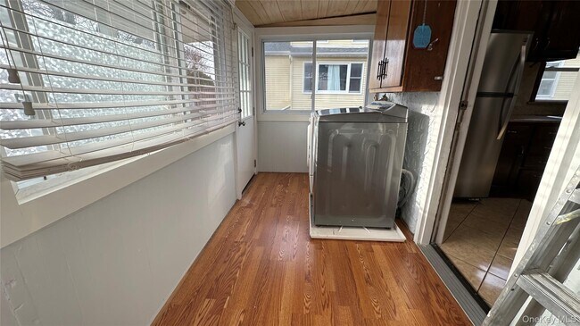 Building Photo - 273 N Washington St